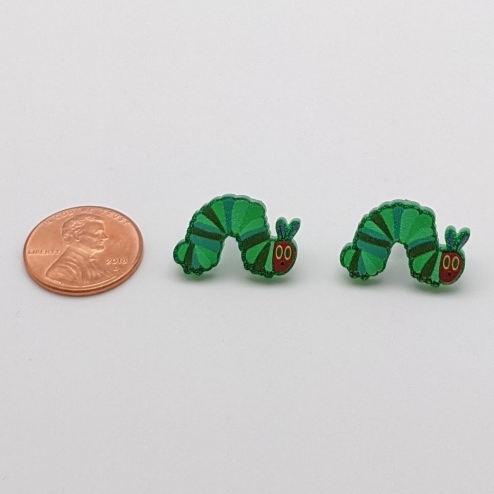 Caterpillar acrylic green glitter stud earrings - Picture 6 of 7
